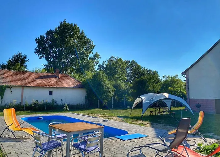 Case de vacanță River House - Luxury House On The Border Of The Tisza River Arokto